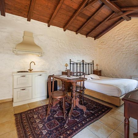 Lithos Stone Suites Areópoli Rom bilde